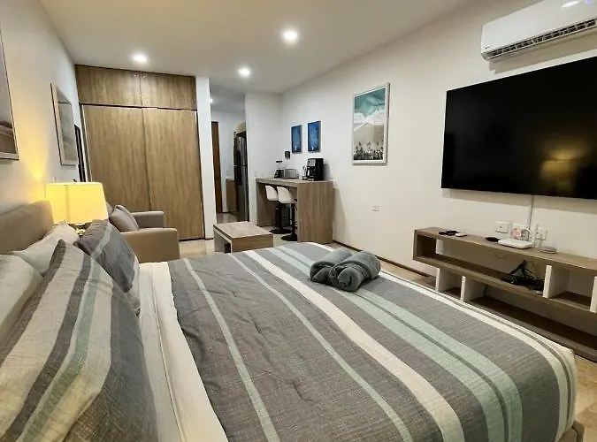 Luxury On The 5th Avenue Ocean View Rooftop I By Yeah